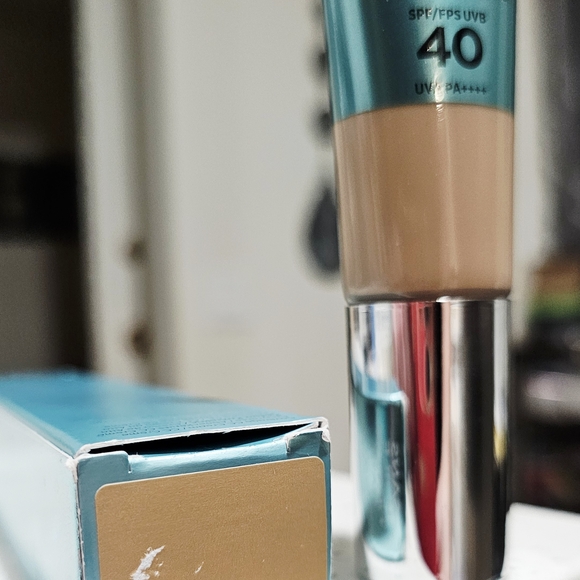 CC + Oil Free Matte Concealer - Picture 2 of 2